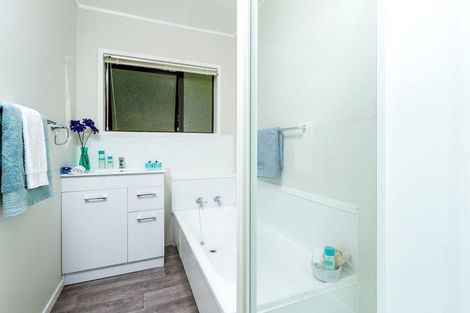 Photo of property in 2/21 Waiau Street, Torbay, Auckland, 0630