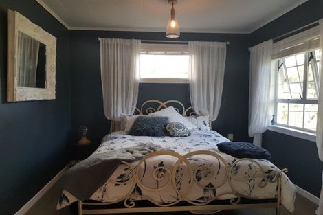 Photo of property in 23 Awanui Street, Merrilands, New Plymouth, 4312