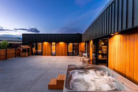 Photo of property in 8 Eric Batchelor Place, Waimate, 7924