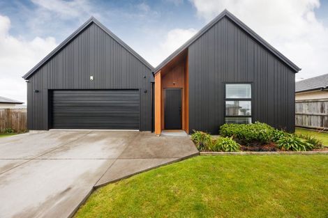 Photo of property in 4 Sardinia Grove, Fitzherbert, Palmerston North, 4410