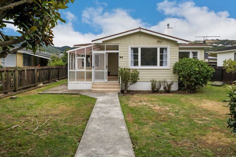 Photo of property in 9 Luckie Street, Tawa, Wellington, 5028