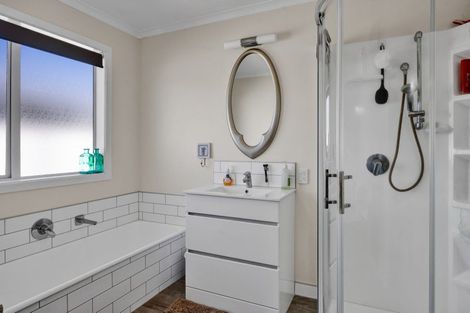 Photo of property in 8 Mahoe Street, Strandon, New Plymouth, 4312