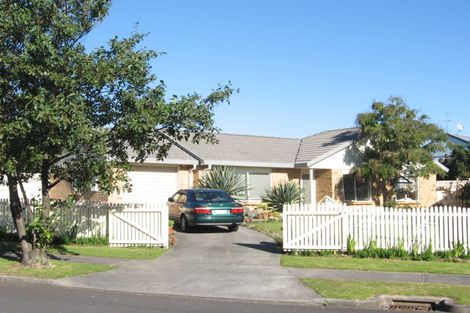Photo of property in 14 Bernina Place, Weymouth, Auckland, 2103