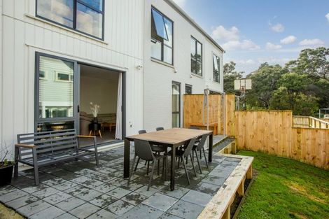 Photo of property in 18 Waimoana Close, Massey, Auckland, 0614