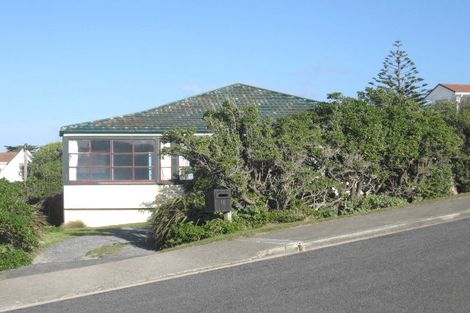 Photo of property in 15 Terrace Road, Titahi Bay, Porirua, 5022