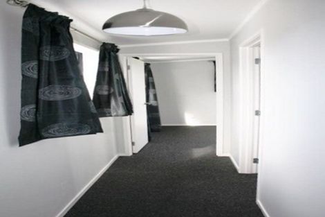 Photo of property in 16b Woodall Place, Totara Vale, Auckland, 0627