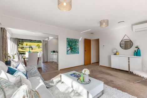 Photo of property in 11 Grassmere Road, Henderson Valley, Auckland, 0612