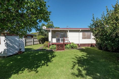 Photo of property in 2/1 Dalwhinnie Parade, Highland Park, Auckland, 2010