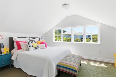 Photo of property in 15 Lucknow Terrace, Khandallah, Wellington, 6035