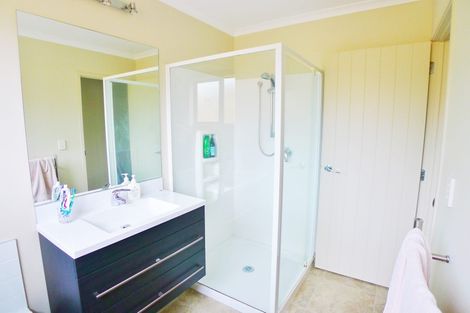 Photo of property in 2 Renata Crescent, Te Atatu Peninsula, Auckland, 0610