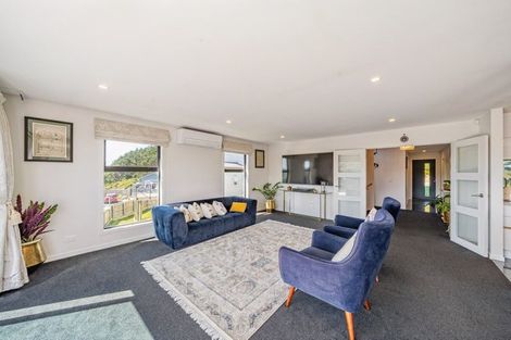 Photo of property in 3 Cirrus Close, Newlands, Wellington, 6037
