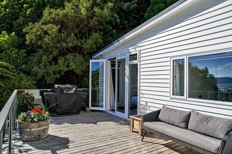 Photo of property in 61 Walter Road, Lowry Bay, Lower Hutt, 5013