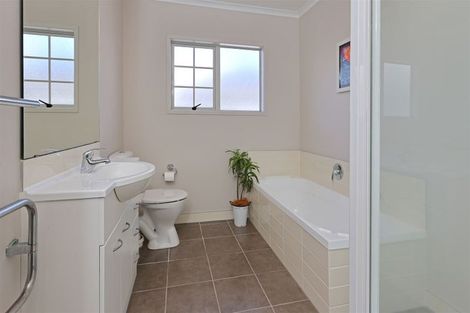 Photo of property in 36 Mulvaney Crescent, Henderson, Auckland, 0612
