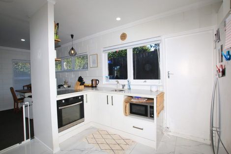 Photo of property in 78 Hillcrest Avenue, Hillcrest, Auckland, 0627