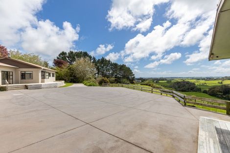 Photo of property in 805 Richmond Road, Lepperton, New Plymouth, 4373
