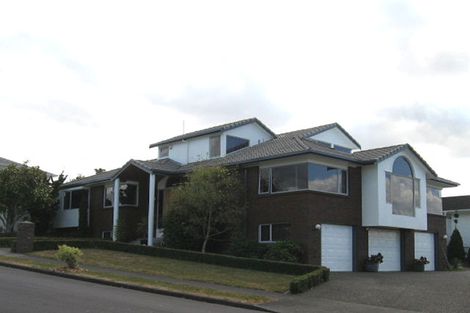 Photo of property in 73 Lagoon Way, West Harbour, Auckland, 0618