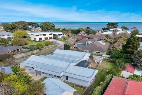 Photo of property in 2 Tainui Street, Raumati Beach, Paraparaumu, 5032