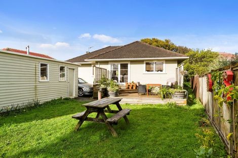Photo of property in 7 Essex Street, Te Atatu South, Auckland, 0610