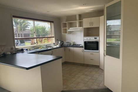 Photo of property in 12 Beachmere Place, Papamoa Beach, Papamoa, 3118