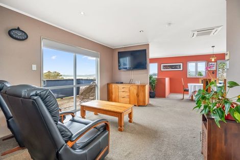 Photo of property in 48 Raumati Crescent, Onerahi, Whangarei, 0110