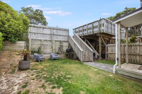 Photo of property in 1a Court Road, Tawa, Wellington, 5028