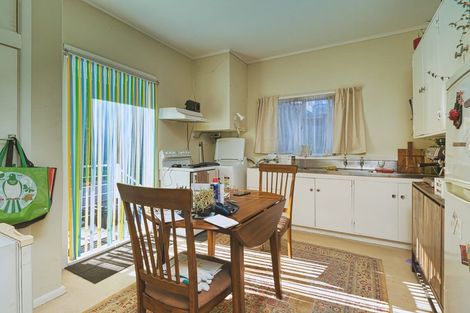 Photo of property in 22 Coote Road, Bluff Hill, Napier, 4110
