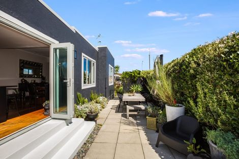 Photo of property in 138 Mana Esplanade, Paremata, Porirua, 5026