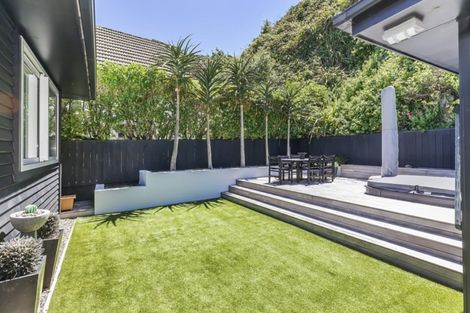 Photo of property in 91 Breaker Bay Road, Breaker Bay, Wellington, 6022