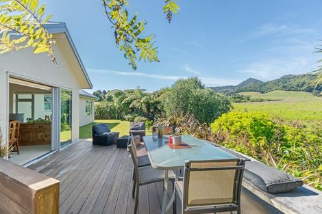 Photo of property in 5a Tui Grove, Oakura, 4314