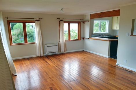 Photo of property in 11 Oku Street, Island Bay, Wellington, 6023