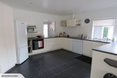 Photo of property in 327 Kaipara Road, Papakura, 2582