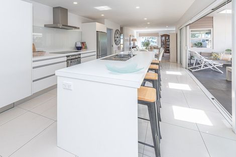 Photo of property in 16 Egmont Street, Patea, 4520