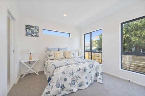 Photo of property in 35a Hereford Street, Te Atatu Peninsula, Auckland, 0610