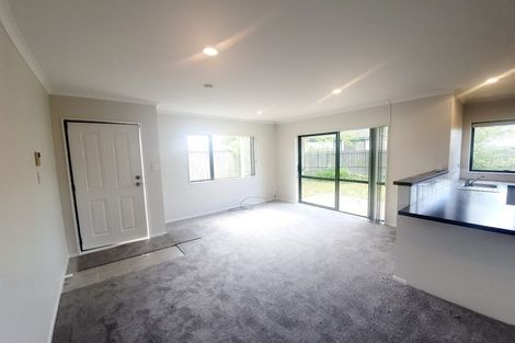 Photo of property in 2 Hamblyn Place, Ranui, Auckland, 0612