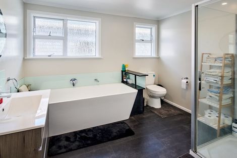 Photo of property in 6 Mayfair Place, Tawa, Wellington, 5028