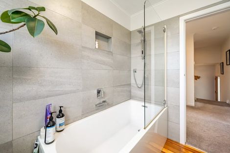 Photo of property in 29 Paekakariki Hill Road, Pauatahanui, Porirua, 5381