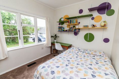 Photo of property in 33 Pinehaven Road, Pinehaven, Upper Hutt, 5019