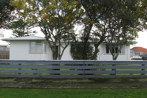 Photo of property in 1 Bristol Crescent, Roslyn, Palmerston North, 4414