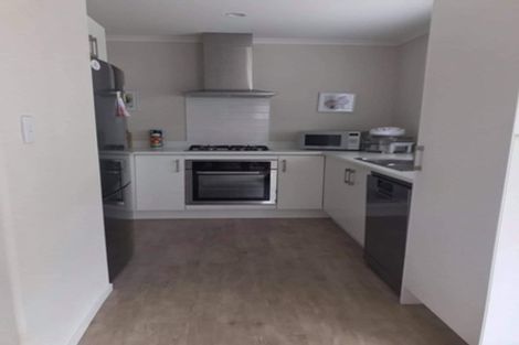 Photo of property in 4 Regiment Road, Papakura, 2110