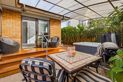 Photo of property in 2/1 Bluefin Way, West Harbour, Auckland, 0618