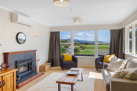 Photo of property in 6 Muhunoa West Road, Ohau, Levin, 5570