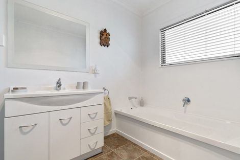 Photo of property in 13 Tararua Crescent, Carterton, 5713