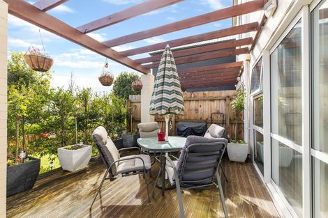 Photo of property in 33 Popokatea Drive, Takanini, 2112