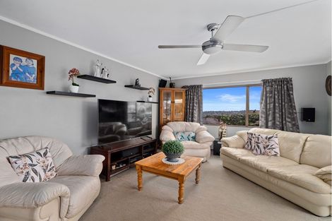 Photo of property in 1/2c Sunnynook Road, Sunnynook, Auckland, 0620
