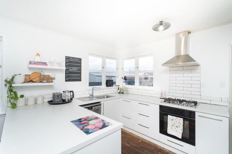 Photo of property in 17 Alexander Street, Awapuni, Palmerston North, 4412