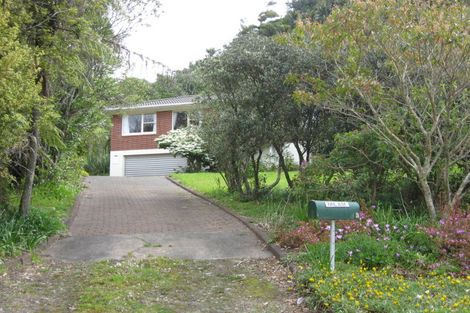 Photo of property in 3 Bush Road, Waiatarua, Auckland, 0604