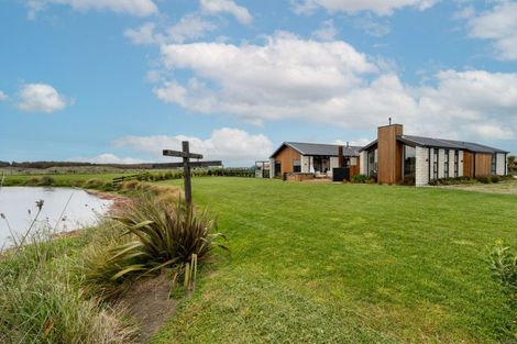 Photo of property in 19 Carex Grove, Foxton Beach, Foxton, 4815