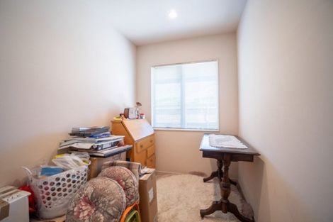 Photo of property in 24 Lancewood Lane, Roslyn, Palmerston North, 4414