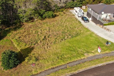 Photo of property in 28 Dudley Crescent, Cable Bay, 0420