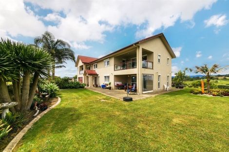 Photo of property in 32 Red Hills Road, Massey, Auckland, 0614